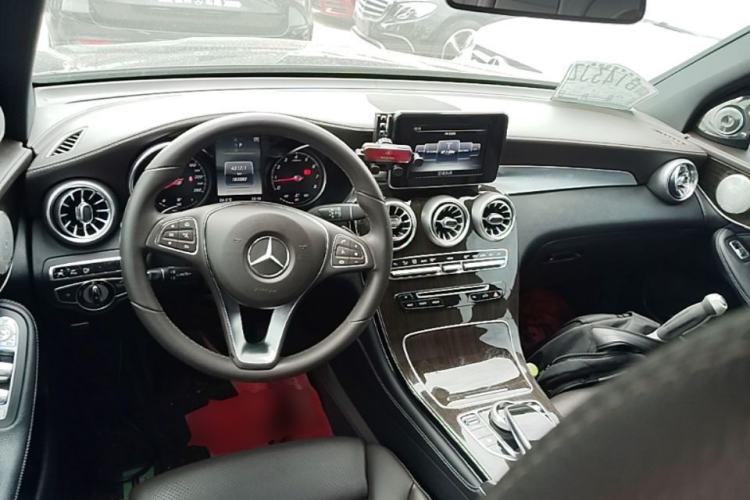 Used Mercedes-Benz GLC 2016 GLC 260 4MATIC Luxury Model Center Console
