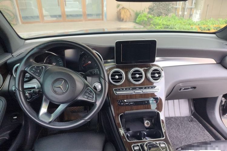 Used Mercedes-Benz GLC 2016 GLC 260 4MATIC Luxury Model Center Console