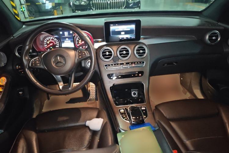 Used Mercedes-Benz GLC 2016 GLC 300 4MATIC Dynamic Model Center Console