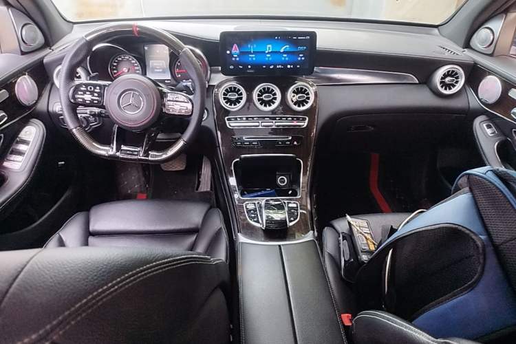 Used Mercedes-Benz GLC 2016 GLC 260 4MATIC Dynamic Edition Center Console