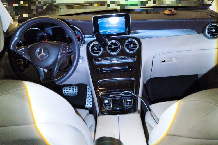 Used Mercedes-Benz GLC 2016 GLC 260 4MATIC Dynamic Edition Center Console