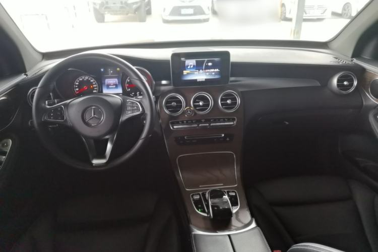 Used Mercedes-Benz GLC 2016 GLC 300 4MATIC Dynamic Model Center Console