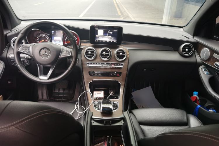 Used Mercedes-Benz GLC 2016 GLC 300 4MATIC Luxury Model Center Console