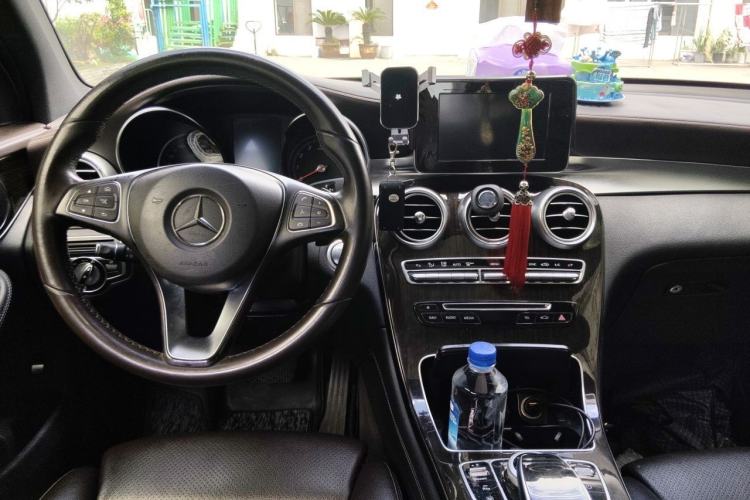 Used Mercedes-Benz GLC 2016 GLC 260 4MATIC Dynamic Edition Center Console