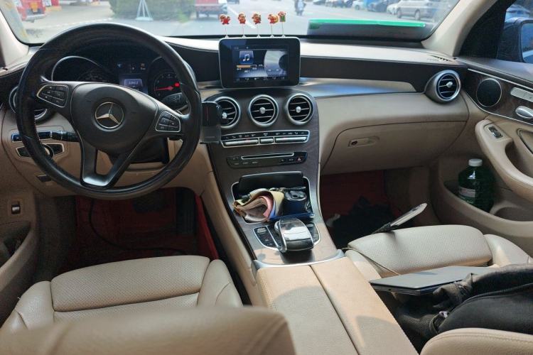 Used Mercedes-Benz GLC 2016 GLC 300 4MATIC Dynamic Model Center Console