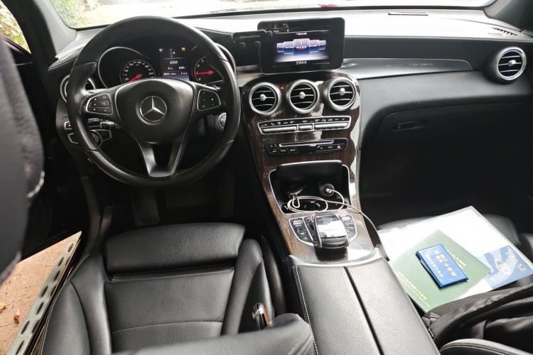 Used Mercedes-Benz GLC 2016 GLC 260 4MATIC Luxury Model Center Console