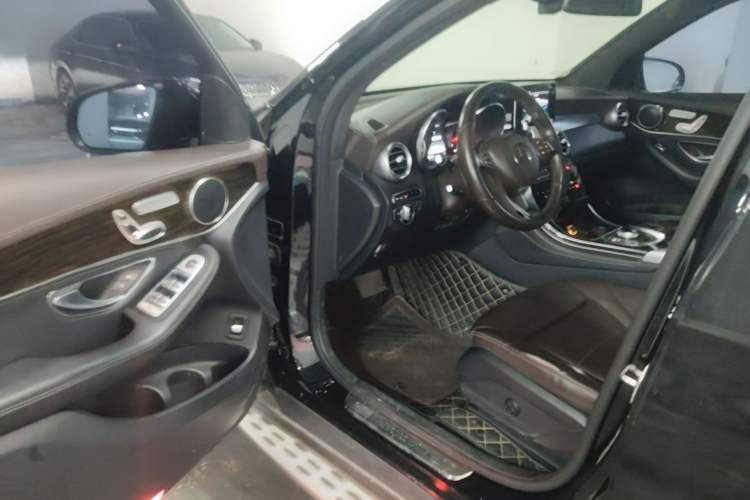 Used Mercedes-Benz GLC 2016 GLC 260 4MATIC Luxury Model Driver Seat