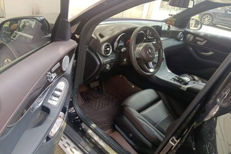 Used Mercedes-Benz GLC 2016 GLC 260 4MATIC Dynamic Edition Driver Seat