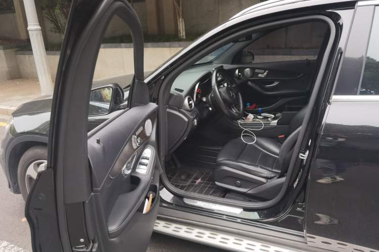 Used Mercedes-Benz GLC 2016 GLC 300 4MATIC Luxury Model Driver Seat