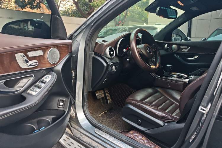 Used Mercedes-Benz GLC 2016 GLC 300 4MATIC Luxury Model Driver Seat