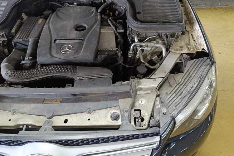 Used Mercedes-Benz GLC 2016 GLC 300 4MATIC Dynamic Model Engine Bay Left