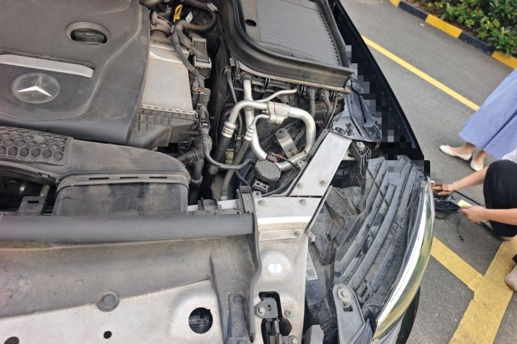 Used Mercedes-Benz GLC 2016 GLC 260 4MATIC Luxury Model Engine Bay Left