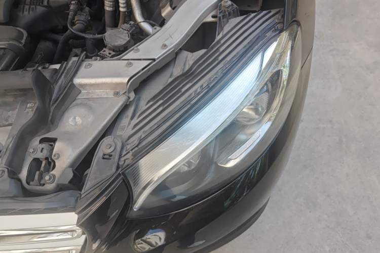 Used Mercedes-Benz GLC 2016 GLC 300 4MATIC Dynamic Model Engine Bay Left