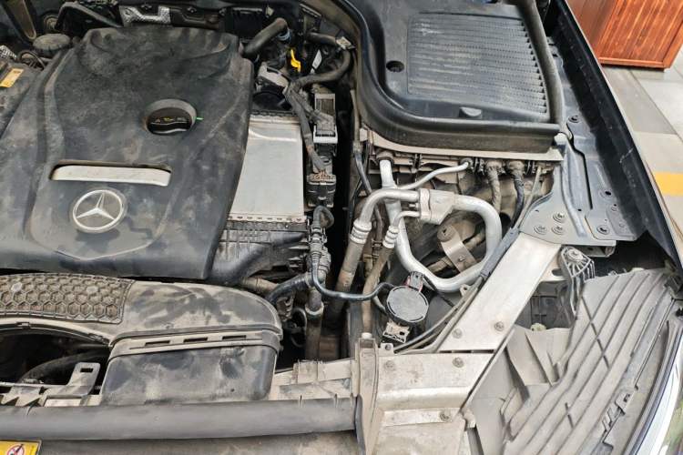 Used Mercedes-Benz GLC 2016 GLC 300 4MATIC Dynamic Model Engine Bay Left