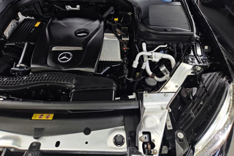 Used Mercedes-Benz GLC 2016 GLC 260 4MATIC Dynamic Edition Engine Bay Left