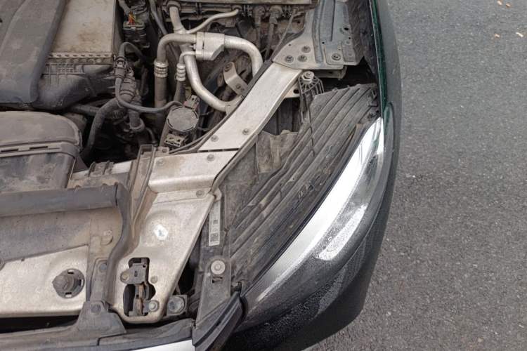 Used Mercedes-Benz GLC 2016 GLC 300 4MATIC Dynamic Model Engine Bay Left