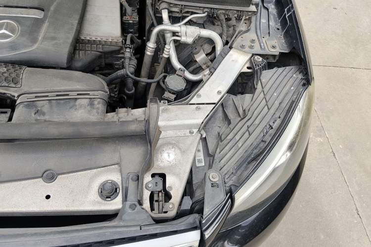 Used Mercedes-Benz GLC 2016 GLC 260 4MATIC Dynamic Edition Engine Bay Left