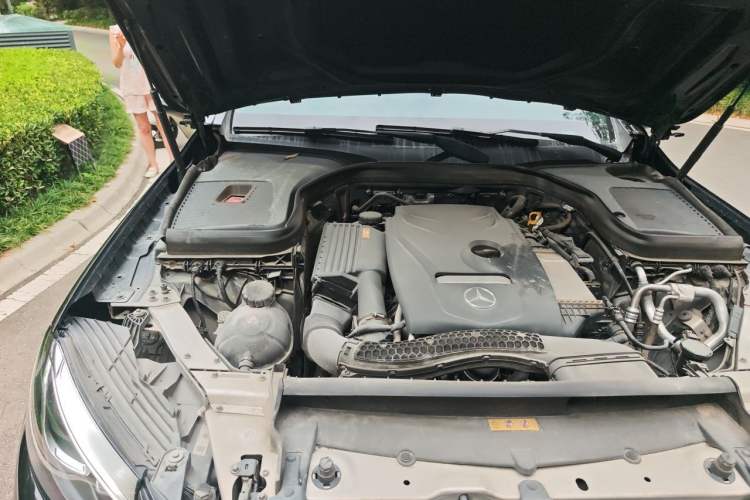 Used Mercedes-Benz GLC 2016 GLC 260 4MATIC Dynamic Edition Engine Bay Right