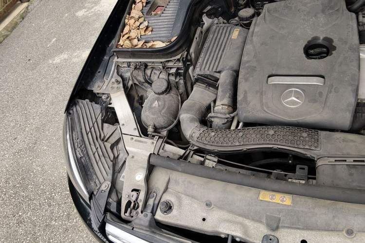 Used Mercedes-Benz GLC 2016 GLC 260 4MATIC Luxury Model Engine Bay Right
