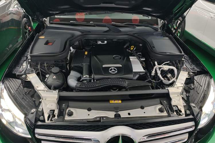 Used Mercedes-Benz GLC 2016 GLC 300 4MATIC Dynamic Model Engine Bay