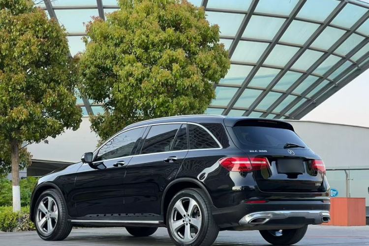 Used Mercedes-Benz GLC 2016 GLC 300 4MATIC Dynamic Model Exterior 2