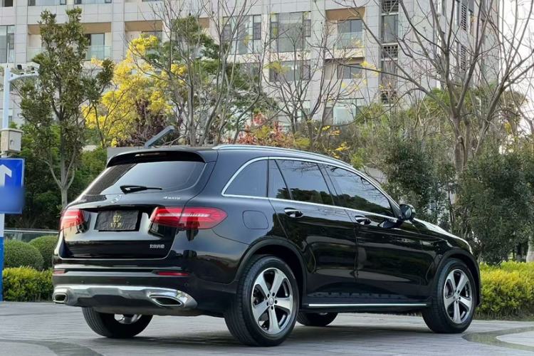 Used Mercedes-Benz GLC 2016 GLC 300 4MATIC Dynamic Model Exterior 3