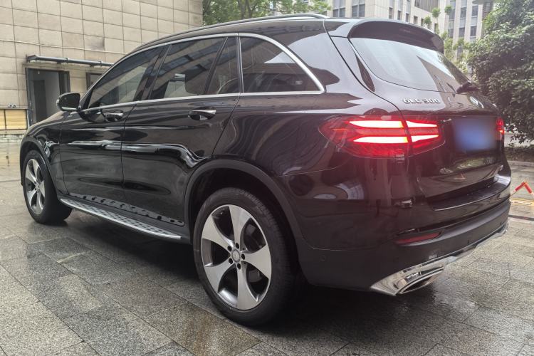 Used Mercedes-Benz GLC 2016 GLC 300 4MATIC Luxury Model Exterior 4