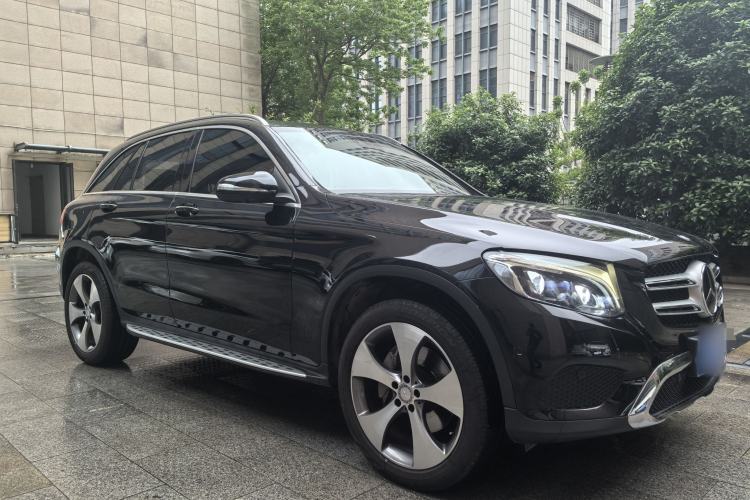 Used Mercedes-Benz GLC 2016 GLC 300 4MATIC Luxury Model Exterior 5
