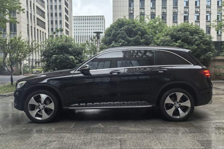 Used Mercedes-Benz GLC 2016 GLC 300 4MATIC Luxury Model Exterior 7