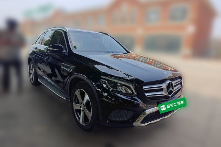 Used Mercedes-Benz GLC 2016 GLC 260 4MATIC Luxury Model Front Right 45 Deg