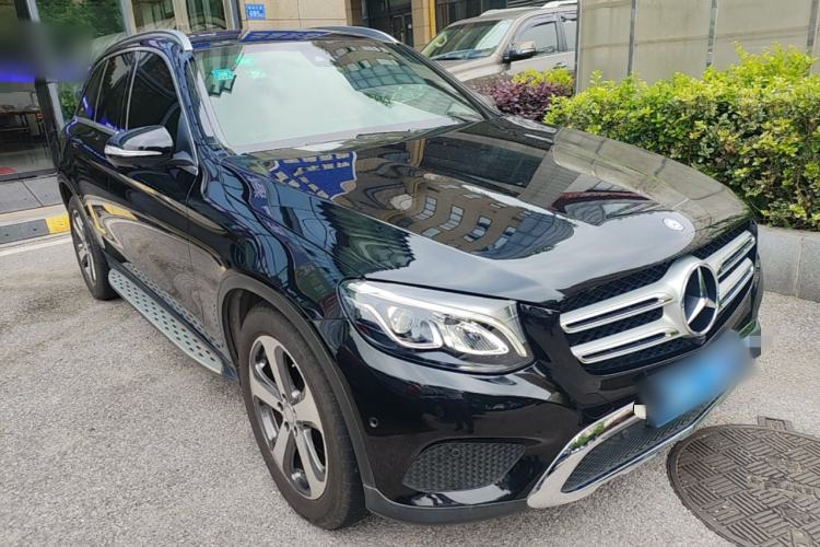 Used Mercedes-Benz GLC 2016 GLC 260 4MATIC Luxury Model Front Right 45 Deg