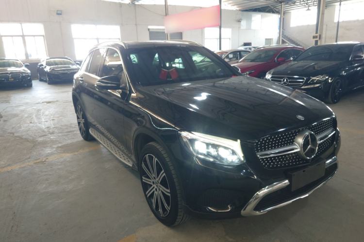Used Mercedes-Benz GLC 2016 GLC 300 4MATIC Luxury Model Front Right 45 Deg