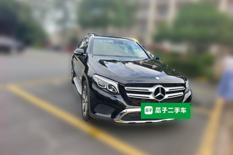 Used Mercedes-Benz GLC 2016 GLC 260 4MATIC Luxury Model Front Right 45 Deg