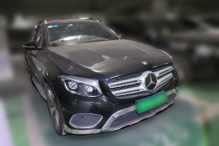 Used Mercedes-Benz GLC 2016 GLC 300 4MATIC Luxury Model Front Right 45 Deg