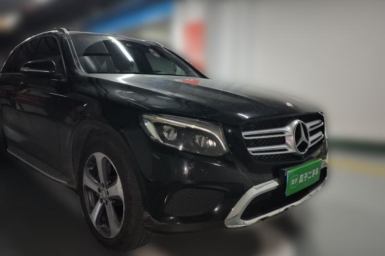 Used Mercedes-Benz GLC 2016 GLC 300 4MATIC Dynamic Model Front Right 45 Deg
