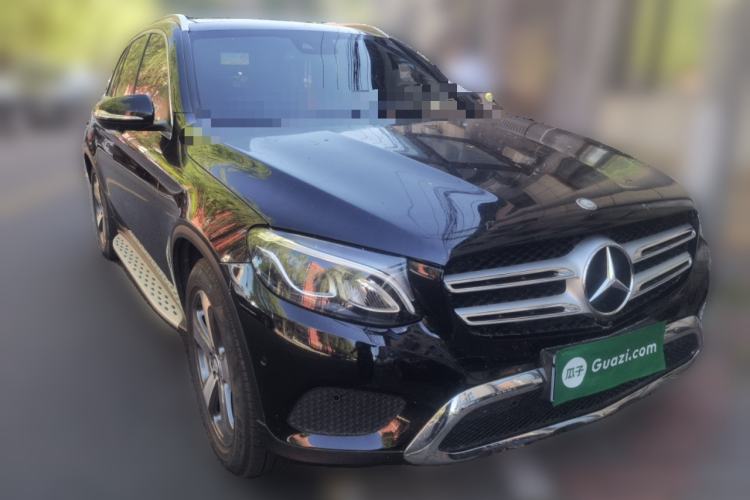 Used Mercedes-Benz GLC 2016 GLC 260 4MATIC Luxury Model Front Right 45 Deg