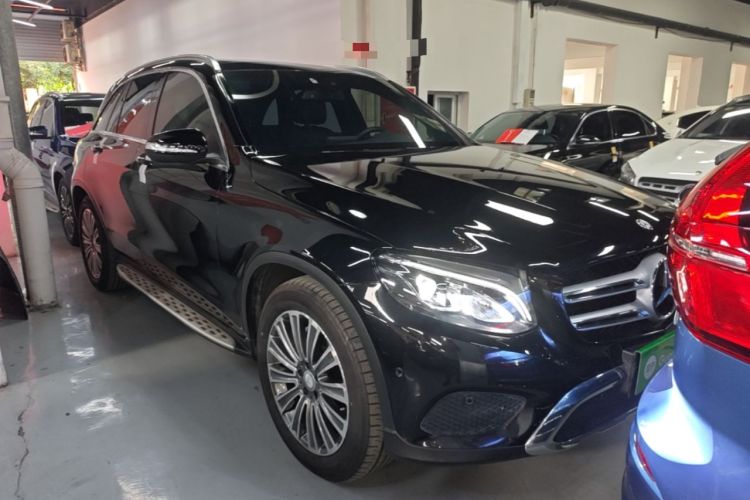 Used Mercedes-Benz GLC 2016 GLC 260 4MATIC Dynamic Edition Front Right 45 Deg