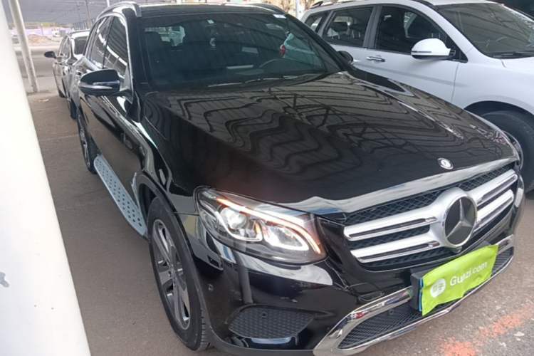 Used Mercedes-Benz GLC 2016 GLC 260 4MATIC Luxury Model Front Right 45 Deg