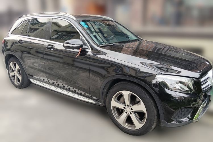 Used Mercedes-Benz GLC 2016 GLC 260 4MATIC Luxury Model Front Right 45 Deg