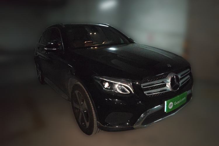 Used Mercedes-Benz GLC 2016 GLC 260 4MATIC Luxury Model Front Right 45 Deg