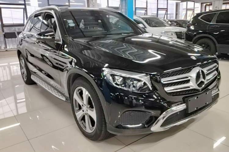 Used Mercedes-Benz GLC 2016 GLC 300 4MATIC Dynamic Model Front Right 45 Deg