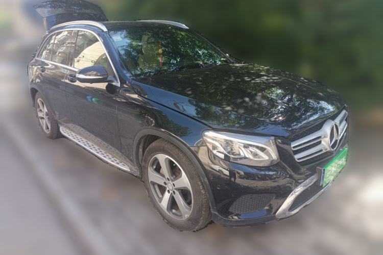Used Mercedes-Benz GLC 2016 GLC 260 4MATIC Luxury Model Front Right 45 Deg