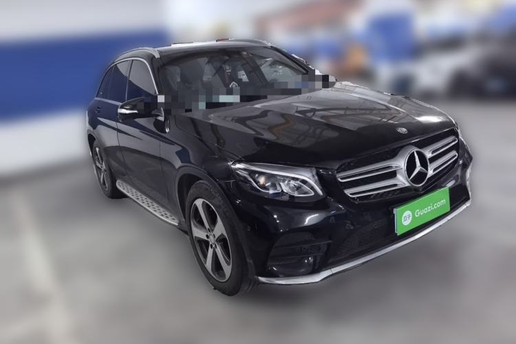 Used Mercedes-Benz GLC 2016 GLC 260 4MATIC Luxury Model Front Right 45 Deg