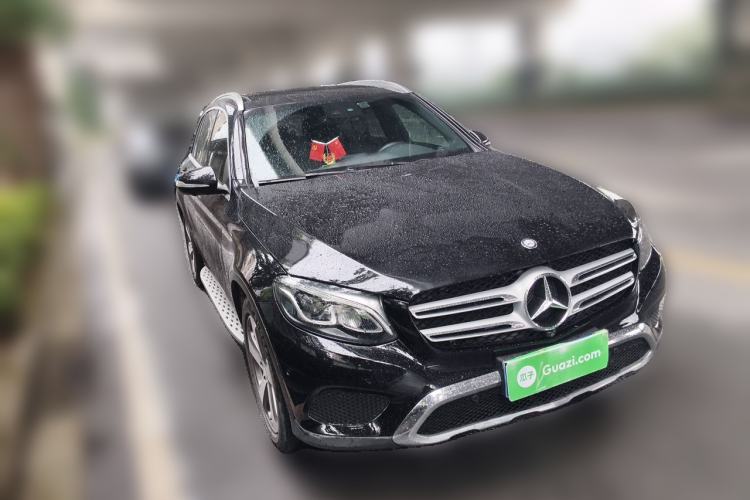 Used Mercedes-Benz GLC 2016 GLC 260 4MATIC Luxury Model Front Right 45 Deg