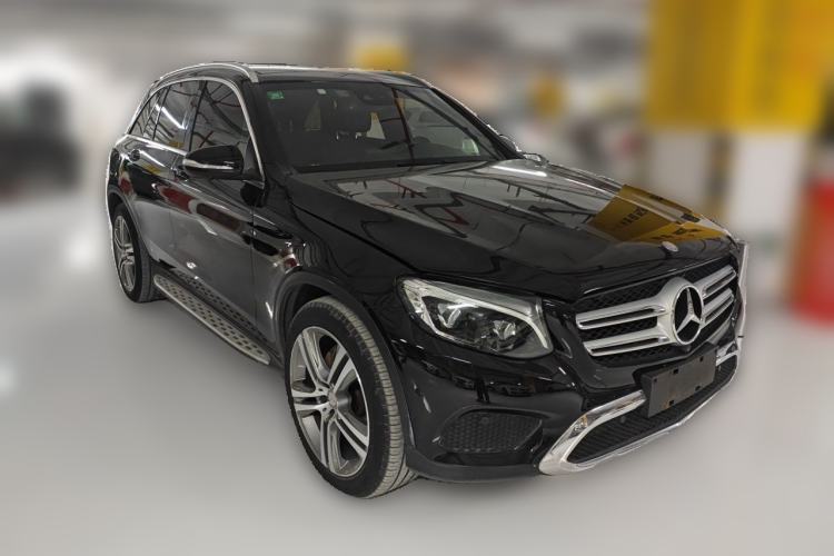 Used Mercedes-Benz GLC 2016 GLC 300 4MATIC Dynamic Model Front Right 45 Deg