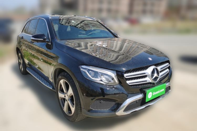 Used Mercedes-Benz GLC 2016 GLC 260 4MATIC Luxury Model Front Right 45 Deg