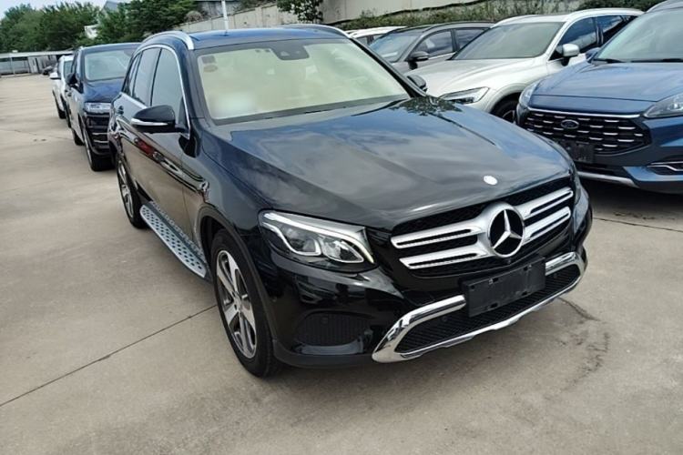 Used Mercedes-Benz GLC 2016 GLC 260 4MATIC Luxury Model Front Right 45 Deg