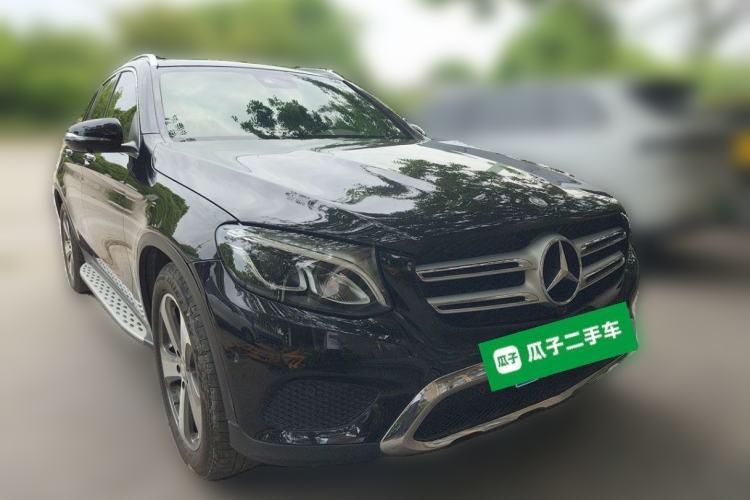 Used Mercedes-Benz GLC 2016 GLC 260 4MATIC Luxury Model Front Right 45 Deg