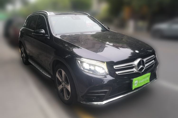 Used Mercedes-Benz GLC 2016 GLC 300 4MATIC Luxury Model Front Right 45 Deg