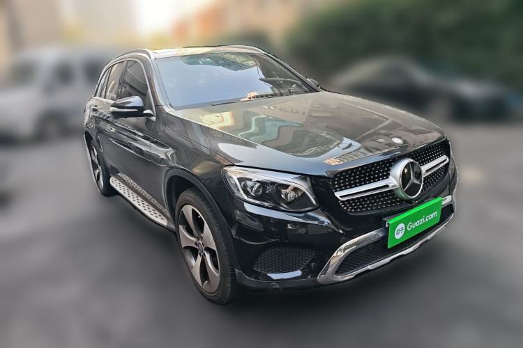 Used Mercedes-Benz GLC 2016 GLC 300 4MATIC Luxury Model Front Right 45 Deg
